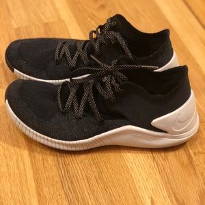 NIKE FLYKNIT METALLIC SNEAKERS